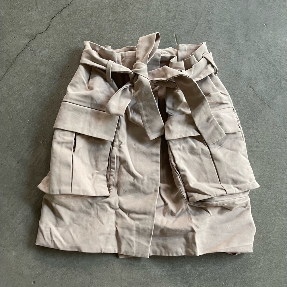 COS SOFT UTILITY SKIRT.